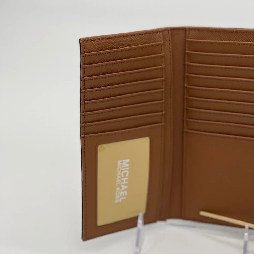 Michael Kors JST LG Trifold Vanilla Wallet - Picture 6 of 9